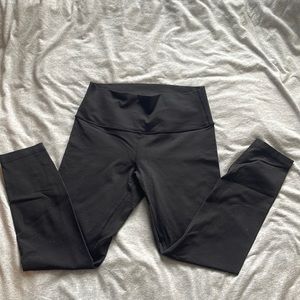 Black Lululemon Wunder Under